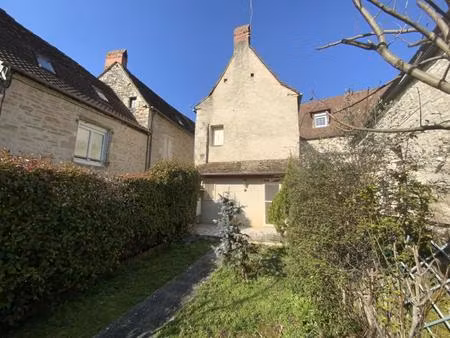 a vendre  centre de ville de gramat  maison en pierre avec jardin  2 chambres  garage  com