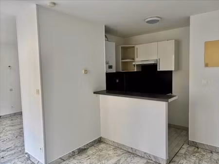 f1 entierement repeint ideal etudiant