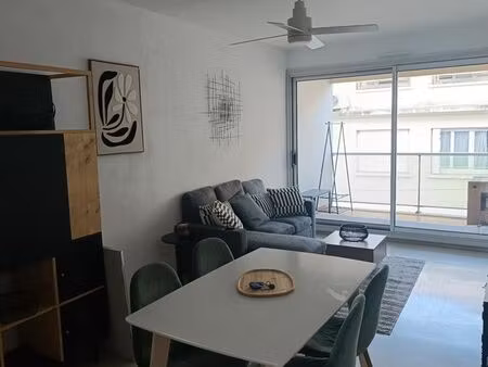 t2 meublé  avec terrasse  aux arceaux