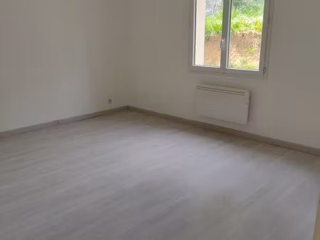 a louer un f3 de 76 m2 avec un jardin à mantes la ville proche de toutes commodités