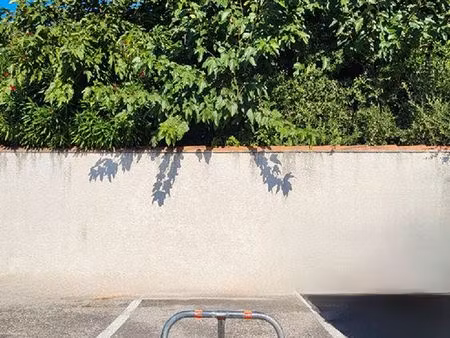 place de parking discrète et tranquille à louer à six-fours-les-plages