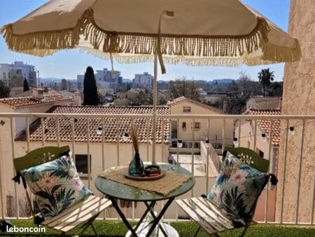 studio meublé parking situé à la garde