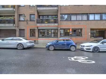 bel appartement 2 chs au rez-de-chaussee proche de louise