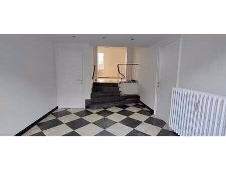 joli duplex entièrement rénové + garage