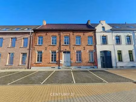 immeuble de rapport ( 2appartements et un commerce/bureau...