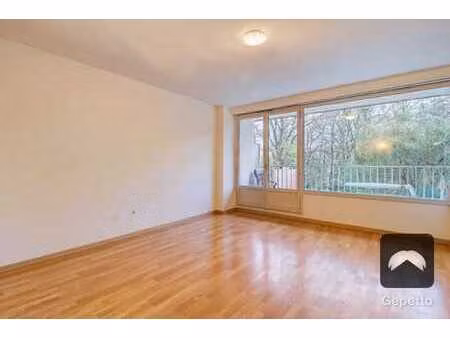 studio avec terrasse et vue verte à 2 pas de l’ucl