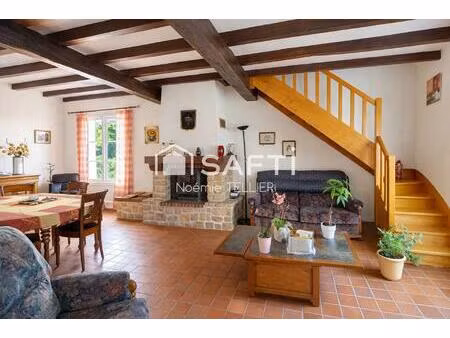 maison en pierre et maisonnette indépendante