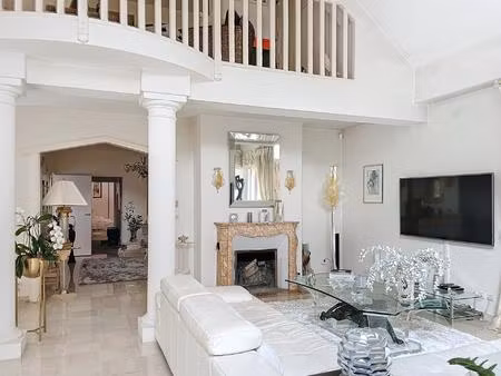 propriété sécurisée sur le golf - 289 m2 - 7 pièces - terrain 1677 m2 - proche tous commer