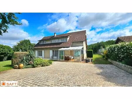 maison de 182m² habitables sur sous-sol total  6 chambres.