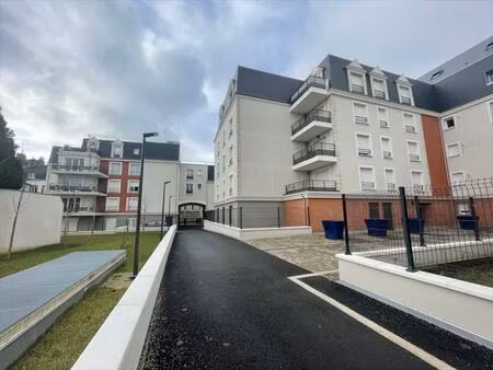 orleans fbg st jean - t3 dans résidence récente avec balcon et parking double