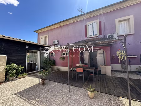 maison de caractère  fort potentiel  dépendances et piscine.