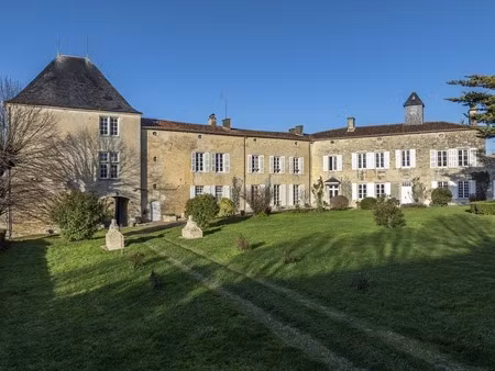 château à restaurer à beauvoir sur niort