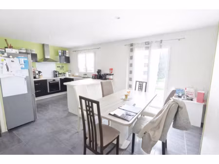 à vendre maison familiale 4 chambres à 5 minutes de couzei