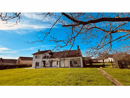 longère bourguignonne située dans le secteur d' island au prix de 246 100 €.