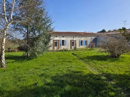 vente maison 4 pièces 127 m² à saint-ciers-champagne (17520)  150 500 €