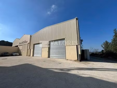 location commerce 321 m² à mimet (13105)