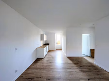 t3 de 53m2 1er étage avec balcon   renove entierement avec
