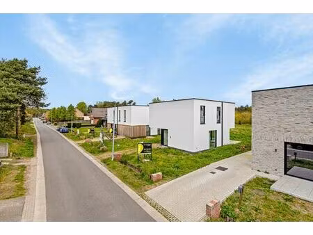 vrijstaande nieuwbouwwoning met 4 slpks op wandelafstand van balen centrum!