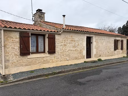 puyravault (85) a 20 minutes de la rochelle authentique longere en pierres a rafraichir su