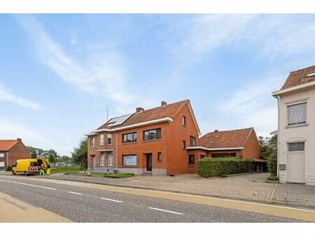 ruim ingedeelde woning met veel mogelijkheden op een gunstige locatie in ginderbuiten.