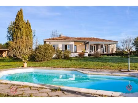 villa avec lumineuse avec vue panoramique