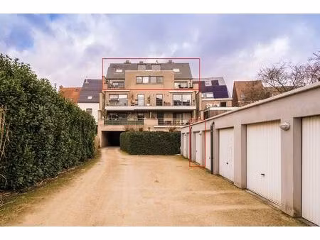 ruim dakappertement met 5 slaapkamers  terras en garagebox (+ 29.000)