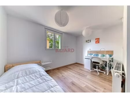 belle chambre en maison avec jardin – saint-genis-laval