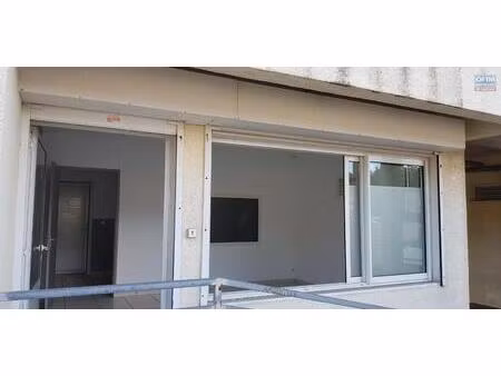 a louer joli petit local professionnel centre ville de l'etang salé les hauts