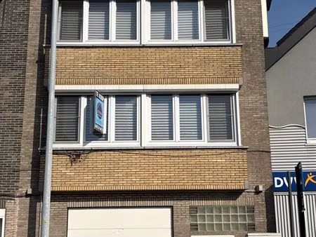 zeer goed gelegen  mooie woning met garage