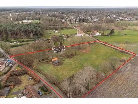 gerenoveerde hoeve met weiland en stallen op ca. 11 000 m²