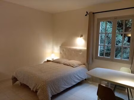 location appartement 1 pièce 25 m² à arles (13104)