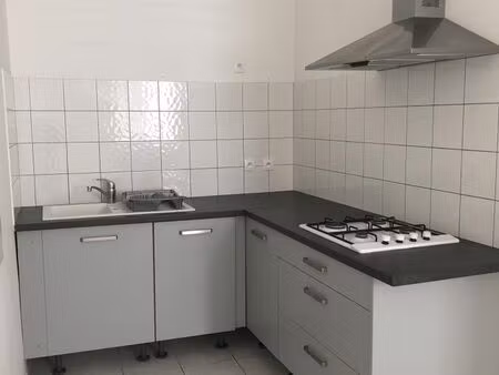 location appartement 3 pièces 63 m² à arles (13104)