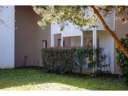 appartement t3 de 56 7 m² avec terrasse et 2 places de parking.