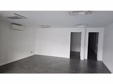 location commerce 4 pièces 77 m² à ajaccio (20090)
