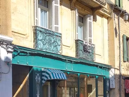 immeuble avec pas de porte: local commercial de 30m² avec wc appartement en duplex de 2...