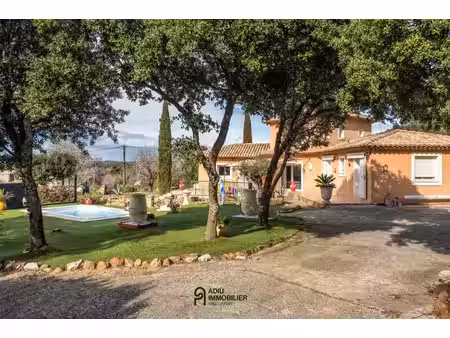 villa traditionnelle avec piscine et garage  au calme proche d’uzès