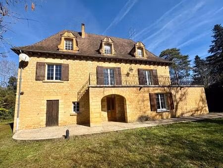 sarlat- grande maison de famille avec appartement indépendant situation privilégiée