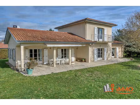 maison bourgeoise avec vue sur la campagne