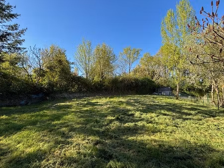 terrain constructible de 543 m2.