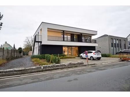 kantoorruimte nabij het centrum van zomergem!