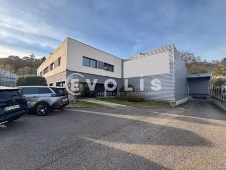 bâtiment d'activité de 1 352 m² sur terrain indépendant de 3 734 m²