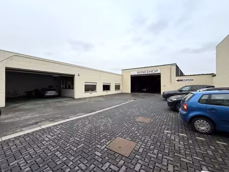 winkel/polyvalent ruimte aan gentbruggebrug