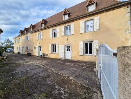 maison de 9 pièces de 400 m² située à maslacq