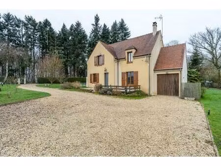 maison de 9 pièces de 142 m² à montjavoult
