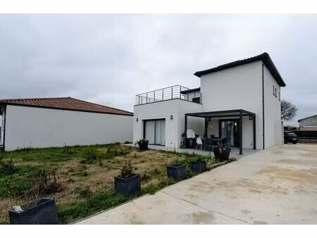 maison de 5 pièces de 143 m² situé à vernet