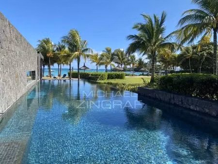 unique pieds dans l'eau – pereybere - mzimc1074