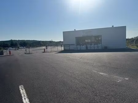 location commerce 1052 m² à yzeures-sur-creuse (37290)