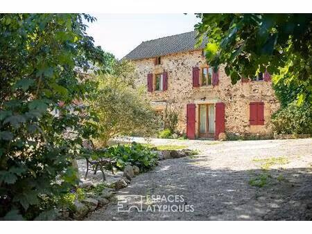 ensemble immobilier de deux maisons avec salle de réception en campagne