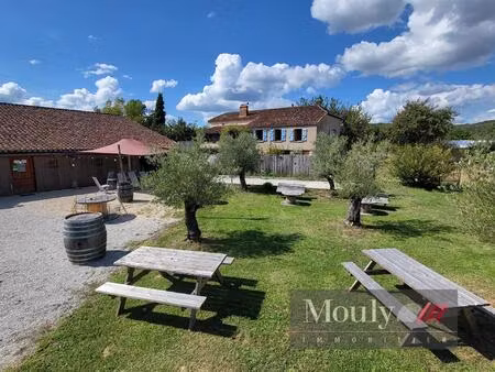 propriete sur 4 hect comprenant plusieurs dependances dont une en ossatures bois