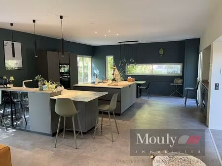 maison contemporaine offrant de beaux volumes a 10mn du centre ville